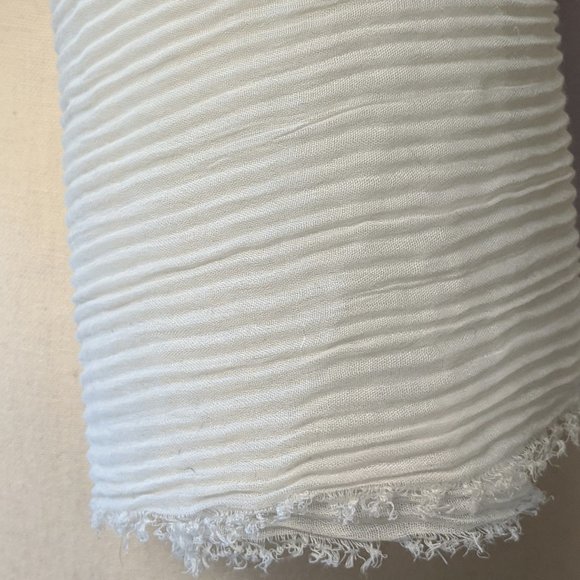 COLLECTION XIIX WHITE CREAM SOFT PLEAT Wrap/Scarf - Picture 4 of 8